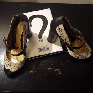 Two tone Mary Jane heels